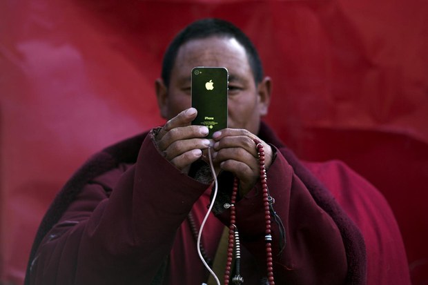 རྒྱ་ནག་གཞུང་གིས་ཕྱི་ལོ་༢༠༢༡ ནས་བོད་མི་མང་དག་ཅིག་ཁ་པར་དང་དྲ་རྒྱ་བེད་སྤྱོད་བྱས་རྐྱེན་འཛིན་བཟུང་བྱས་ཡོད་པ་འགྲོ་བ་མིའི་ཐོབ་ཐང་ལྟ་ཞིབ་ཚོགས་པས་བསྒྲགས་འདུག