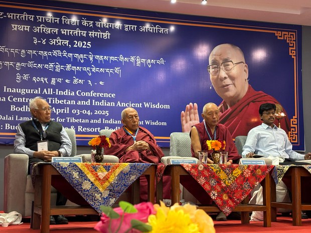 ༸གོང་ས་༸སྐྱབས་མགོན་ཆེན་པོ་མཆོག་གིས་རྒྱ་གར་གྱི་གནའ་བོའི་རིག་གཞུང་དེང་དུས་ཤེས་ཡོན་དང་མཉམ་འབྲེལ་ཐུབ་ཚེ་སྤྱི་ཚོགས་མཐུན་སྒྲིལ་ཡོང་ངེས་ཡིན་ཞེས་བཀའ་སྩལ་མཛད་འདུག ༸གོང་ས་༸སྐྱབས་མགོན་ཆེན་པོ་མཆོག་གིས་རྒྱ་གར་གྱི་གནའ་བོའི་རིག་གཞུང་དེང་དུས་ཤེས་ཡོན་དང་མཉམ་འབྲེལ་ཐུབ་ཚེ་སྤྱི་ཚོགས་མཐུན་སྒྲིལ་ཡོང་ངེས་ཡིན་ཞེས་བཀའ་སྩལ་མཛད་འདུག