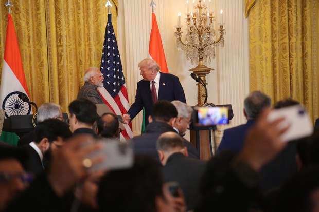 སྲིད་འཛིན་ཊམཔ་དང་སྲིད་བློན་མོ་དྷི་རྣམ་གཉིས་ཀྱིས་རྒྱ་གར་དང་ཞི་བདེ་རྒྱ་མཚོའི་ཁུལ་དུ་བདེ་འཇགས་ཐོག་ལ་མདུན་སྐྱོད་རང་བཞིན་གྱི་མཉམ་ལས་གནང་རྒྱུར་མོས་མཐུན་གནང་པ། སྲིད་འཛིན་ཊམཔ་དང་སྲིད་བློན་མོ་དྷི་རྣམ་གཉིས་ཀྱིས་རྒྱ་གར་དང་ཞི་བདེ་རྒྱ་མཚོའི་ཁུལ་དུ་བདེ་འཇགས་ཐོག་ལ་མདུན་སྐྱོད་རང་བཞིན་གྱི་མཉམ་ལས་གནང་རྒྱུར་མོས་མཐུན་གནང་པ།