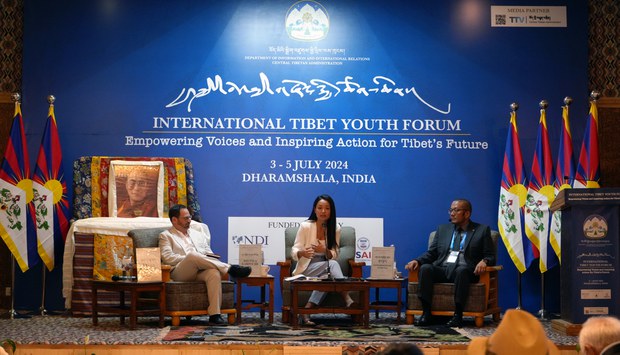 བོད་མིའི་གཞོན་སྐྱེས་ཚོ་འགོ་ཁྲིད་ཆགས་དགོས་ན་དཔལ་འབྱོར་དང་གོ་གནས་ལྟོས་མེད་ཀྱིས་སྤྱི་བའི་ལས་དོན་བསྒྲུབ་རྒྱུའི་ཀུན་སློང་དགོས་པ། དཀར་པོ་ཆེ་བུ་འཁྲིད་ལགས་ཀྱིས་གསུངས་བྱུང་། བོད་མིའི་གཞོན་སྐྱེས་ཚོ་འགོ་ཁྲིད་ཆགས་དགོས་ན་དཔལ་འབྱོར་དང་གོ་གནས་ལྟོས་མེད་ཀྱིས་སྤྱི་བའི་ལས་དོན་བསྒྲུབ་རྒྱུའི་ཀུན་སློང་དགོས་པ། དཀར་པོ་ཆེ་བུ་འཁྲིད་ལགས་ཀྱིས་གསུངས་བྱུང་།
