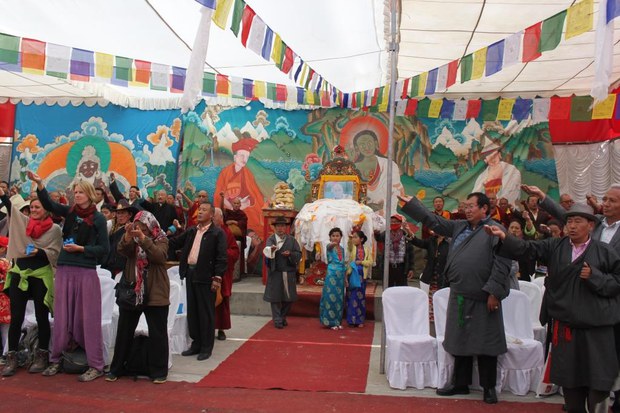 བལ་ཡུལ་ནང་བོད་མི་ཚོས་ལོ་གསར་སྲུང་བརྩི། ༢༠༡༥།༢།༢༢