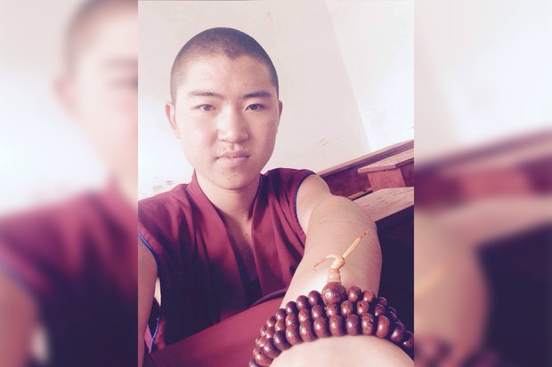 རྟའུ་ཉ་མཚོ་དགོན་པའི་ནང་བསྟན་གཙུག་ལག་སློབ་གྲྭའི་བྱམས་པ་དགེ་ལེགས་ལཊ་ཀྱི་ཉེ་པར། 
