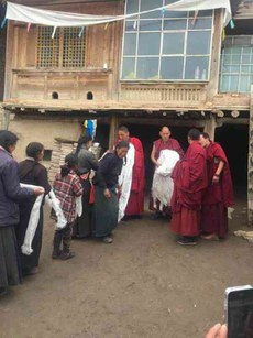 འཇམ་དབྱངས་བསམ་གཏན་བཙོན་གྲོལ་བྱུང་བར་ཕེབས་བསུ་བྱེད་བཞིན་པ། ༢༠༡༥།༥།༣
