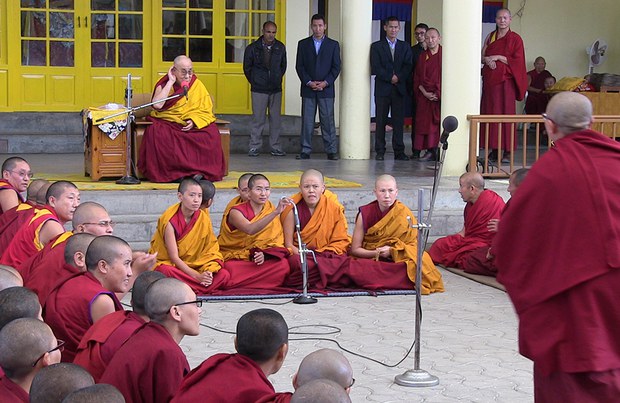༧གོང་ས་མཆོག་ནས་བཙུན་མ་རྣམས་ལ་བཀའ་སློབ་བསྩལ་བ། ༧གོང་ས་མཆོག་ནས་བཙུན་མ་རྣམས་ལ་བཀའ་སློབ་བསྩལ་བ།