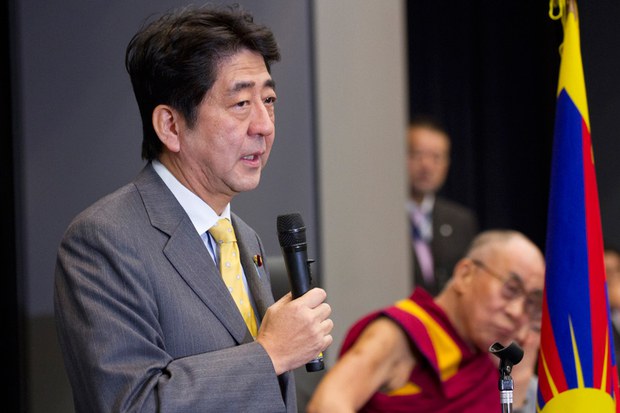༢༠༡༢ལོར་ཉི་ཧོང་གི་སྲིད་བློན་Shinzo Abeམཆོག་༧གོང་ས་མཆོག་དང་མཇལ་འཕྲད་སྐབས།