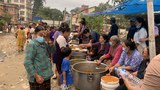 བལ་ཡུལ་དུ་བོད་པའི་དྭང་བླངས་པ་ཁག་ཅིག་གིས་ཉེ་ཆར་བལ་ཡུལ་ནང་ཆུ་ལོག་གི་གོད་ཆགས་སྐབས་རོགས་རམ།