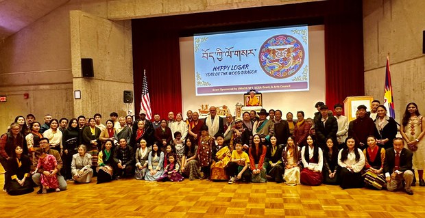 ཨ་རིའི་གྲོས་ཚོགས་འཐུས་མི་ཇིམ་མེཀ་གྷོ་ཝེན་ལགས་ཀྱིས་སྡེ་དགེ་ཁུལ་གྱི་བོད་མི་འཛིན་བཟུང་བྱས་བ་རྣམས་གློད་གྲོལ་གཏོང་དགོས་བའི་དགོས་འདུན་གྲོས་འཆར་འདོན་རྒྱུ་རེད་འདུག ཨ་རིའི་གྲོས་ཚོགས་འཐུས་མི་ཇིམ་མེཀ་གྷོ་ཝེན་ལགས་ཀྱིས་སྡེ་དགེ་ཁུལ་གྱི་བོད་མི་འཛིན་བཟུང་བྱས་བ་རྣམས་གློད་གྲོལ་གཏོང་དགོས་བའི་དགོས་འདུན་གྲོས་འཆར་འདོན་རྒྱུ་རེད་འདུག