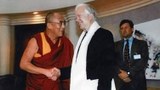༸གོང་ས་མཆོག་གིས་ཨ་རིའི་སྲིད་འཛིན་ཟུར་པ་ཇི་མི་ཁཱ་ཊར་མཆོག་དགུང་གྲངས་བརྒྱར་ཕེབས་པར་འཚམས་འདྲིའི་གསུང་འཕྲིན་སྩལ་གནང་མཛད་འདུག