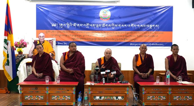 ཇོ་ནང་པར་བཙན་བྱོལ་བོད་མིའི་བཅའ་ཁྲིམས་ནང་ཆོས་བརྒྱུད་ཀྱི་ཐོབ་ཐང་འདྲ་མཉམ་ཡོང་དགོས་བའི་ཞུ་འབོད་གནང་སོང་། ཇོ་ནང་པར་བཙན་བྱོལ་བོད་མིའི་བཅའ་ཁྲིམས་ནང་ཆོས་བརྒྱུད་ཀྱི་ཐོབ་ཐང་འདྲ་མཉམ་ཡོང་དགོས་བའི་ཞུ་འབོད་གནང་སོང་།