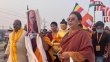 བདེ་སྲུང་བཀའ་བློན་མཆོག་རྒྱ་གར་ཧིན་རྡུའི་ཆོས་ཕྱོགས་ཀྱི་འདུ་འཛོམས་ཆེ་གྲས་ཀུམ་བྷ་ (Maha Kumbh) ཞེས་པའི་དུས་སྟོན་ཐོག་ཕེབས་འདུག