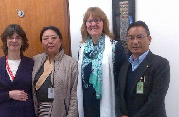 ནང་སྲིད་བཀའ་བློན་རྒྱ་རི་སྒྲོལ་མ་མཆོག་གིས་ཁེ་ན་ཊའི་ཕྱི་མི་གཞིས་སྤོས་ལས་ཁུངས་ཀྱི་བློན་ཆེན་གསར་པ་ལྕམ་Shannon Fraserམཆོག་དང་མཇལ་འཕྲད་སྐབས། ༢༠༡༥།༡།༡༡ ནང་སྲིད་བཀའ་བློན་རྒྱ་རི་སྒྲོལ་མ་མཆོག་གིས་ཁེ་ན་ཊའི་ཕྱི་མི་གཞིས་སྤོས་ལས་ཁུངས་ཀྱི་བློན་ཆེན་གསར་པ་ལྕམ་Shannon Fraserམཆོག་དང་མཇལ་འཕྲད་སྐབས། ༢༠༡༥།༡།༡༡