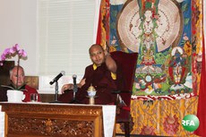 ཀརྨ་པ་མཆོག་གིས་ཨ་རིའི་རྒྱལ་སའི་མངའ་ཁུལ་གྱི་ས་གནས་བོད་མི་ཚོར་བཀའ་སློབ་གནང་སྐབས། ༢༠༡༥།༤།༡༦ ཀླུ་འབུམ/RFA