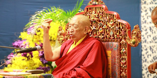 ༸སྐྱབས་རྗེ་ཡོངས་འཛིན་ཁྲ་འགུ་རིན་པོ་ཆེ་མཆོག་བལ་བོ་རྒྱལ་ཁབ་ནང་དགོངས་པ་གཞན་དོན་དུ་གཤེགས་ཡོད་པ།
