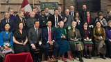 བོད་མི་བཞི་ལ་དབྱིན་ཇིའི་རྒྱལ་པོ་Charles III ཡི་ཁྲི་འདོན་གྱི་རྟགས་མ་དང་ཕྱག་ཁྱེར་ཐོབ་འདུག