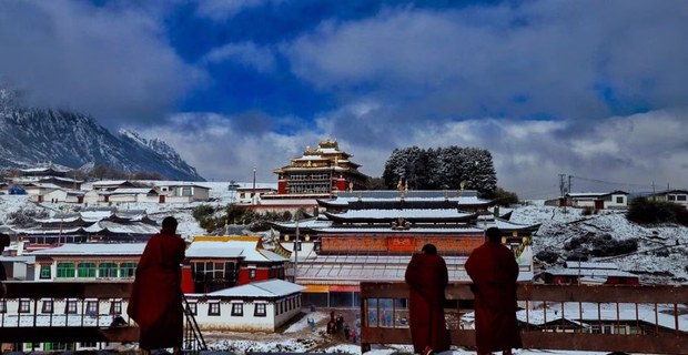 རྒྱ་ནག་གཞུང་གིས་ལྷ་མོ་ཀིརྟི་དགོན་པའི་ནང་བསྟན་སྔོན་འགྲོའི་སློབ་གྲྭ་ཡོངས་སུ་སྒོ་བརྒྱབ་སྟེ་སློབ་ཕྲུག་ཚོ་བཙན་ཐབས་ཀྱིས་གཞུང་གཉེར་སློབ་གྲྭར་བཏང་ཡོད་འདུག རྒྱ་ནག་གཞུང་གིས་ལྷ་མོ་ཀིརྟི་དགོན་པའི་ནང་བསྟན་སྔོན་འགྲོའི་སློབ་གྲྭ་ཡོངས་སུ་སྒོ་བརྒྱབ་སྟེ་སློབ་ཕྲུག་ཚོ་བཙན་ཐབས་ཀྱིས་གཞུང་གཉེར་སློབ་གྲྭར་བཏང་ཡོད་འདུག