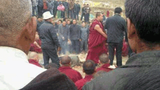 མཛོད་དགེ་རྫོང་དུ་རང་ལུས་མེར་སྲེག