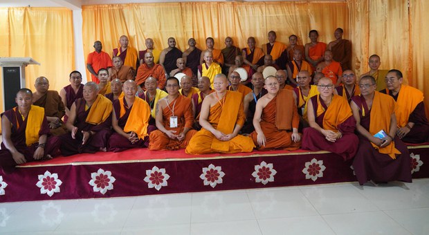 ༸ཀུན་བདེ་གླིང་རྟ་ཚག་རྗེ་དྲུང་རིན་པོ་ཆེ་མཆོག་གིས་ཤྲིལངྐའི་ནང་པཱ་ལི་དང་ལེགས་སྦྱར་གྱི་ཤེས་ཡོན་བརྗེ་རེས་ཁང་སེམས་བསྐྱེད་གླིང་དབུ་འབྱེད་གནང་བ། ༸ཀུན་བདེ་གླིང་རྟ་ཚག་རྗེ་དྲུང་རིན་པོ་ཆེ་མཆོག་གིས་ཤྲིལངྐའི་ནང་པཱ་ལི་དང་ལེགས་སྦྱར་གྱི་ཤེས་ཡོན་བརྗེ་རེས་ཁང་སེམས་བསྐྱེད་གླིང་དབུ་འབྱེད་གནང་བ།