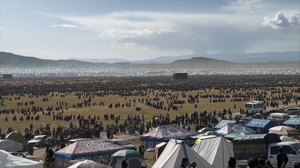 དུས་འཁོར་དབང་ཆེན་གནང་སར་ཕྱི་ནས་མི་ཚོགས་འཛོམས་རྒྱུ་རྒྱ་ནག་གིས་བཀག་འགོག་བྱེད་ཐབས་བྱས་མིན་ལ་མ་བལྟོས་བར་མི་གྲངས་ཁྲི་ཚོ་མང་པོ་འཛོམས་འདུག དུས་འཁོར་དབང་ཆེན་གནང་སར་ཕྱི་ནས་མི་ཚོགས་འཛོམས་རྒྱུ་རྒྱ་ནག་གིས་བཀག་འགོག་བྱེད་ཐབས་བྱས་མིན་ལ་མ་བལྟོས་བར་མི་གྲངས་ཁྲི་ཚོ་མང་པོ་འཛོམས་འདུག