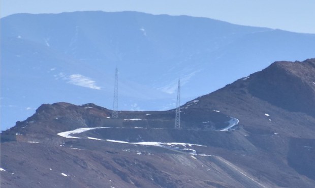 རྒྱ་ནག་གཞུང་གིས་ལ་དྭགས་དང་ས་འབྲེལ་བོད་ཀྱི་མཐའ་མཚམས་སུ་ཁ་པར་བརྡ་རྟགས་ཀྱི་ལྕོག་མཁར་གསུམ་བཙུགས་འདུག རྒྱ་ནག་གཞུང་གིས་ལ་དྭགས་དང་ས་འབྲེལ་བོད་ཀྱི་མཐའ་མཚམས་སུ་ཁ་པར་བརྡ་རྟགས་ཀྱི་ལྕོག་མཁར་གསུམ་བཙུགས་འདུག