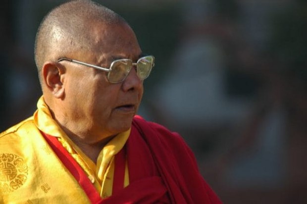 ལ་དྭགས་ཀྱི་སྤྱི་ཚོགས་ཞབས་ཞུ་བ་གྲགས་ཅན་བླ་མ་བློ་བཟང་ལགས་དགོངས་པ་རྫོགས་འདུག
