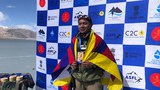 ལ་དྭགས་སྤང་གོང་འཁྱགས་རོམ་རྒྱང་རྒྱུགས་འགྲན་བསྡུར་ཁྲོད་བོད་མི་གཉིས་ཨང་རིམ་གསུམ་པ་སོན་འདུག