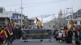 ལ་སྤྱི་བཀྲ་ཤིས་དོན་གྲུབ་ལགས་ཀྱིས། འཕགས་བོད་ས་མཚམས་ལ་དྭགས་སུ་གསུམ་བཅུའི་དུས་དྲན་སྲུང་བརྩི་ནི་གནད་འགག་ཅན་ཞིག་ཆགས་ཀྱི་ཡོད་པ་ནན་བརྗོད་གནང་འདུག