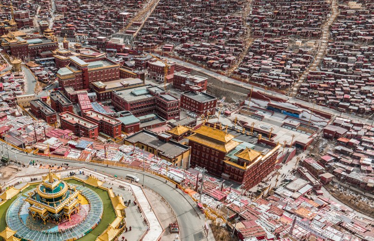 Sarta Larung Gar Buddhist Academy (2).jpg Sarta Larung Gar Buddhist Academy (2).jpg