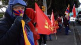 ནེའུ་ཛི་ལེན་ཌིའི་སྲིད་བློན་མཆོག་གིས་རྒྱ་ནག་གི་སྲིད་བློན་དང་མཉམ་འགྲོ་བ་མིའི་ཐོབ་ཐང་གི་སྐོར་གླེང་འདུག