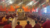 ཡོངས་འཛིན་གླིང་མཆོག་སྤྲུལ་རིན་པོ་ཆེ་མཆོག་གིས་བལ་ཡུལ་དུ་ཆོས་འབྲེལ་གནང་བཞིན་འདུག