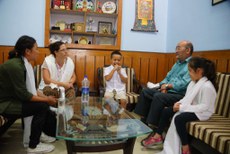 གླིང་ཚ་ཚེ་བརྟན་རྡོ་རྗེ་ཡི་བཟའ་ཟླ་ནང་མི་བདེ་སྲུང་བཀའ་བློན་མཆོག་མཆོག་དང་མཇལ་སྐབས། ༢༠༡༦།༡༠།༡༡