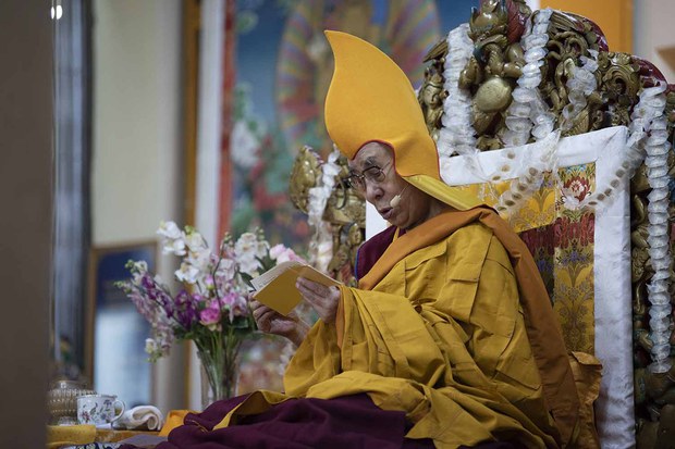 ༸གོང་ས་༸སྐྱབས་མགོན་ཆེན་པོ་མཆོག་བསྟན་པ་དང་འགྲོ་བའི་མགོན་དུ་དགུང་ལོ་བརྒྱ་སྐོར་བཞུགས་རྒྱུ་ཞལ་བཞེས་ཐོབ་པ།