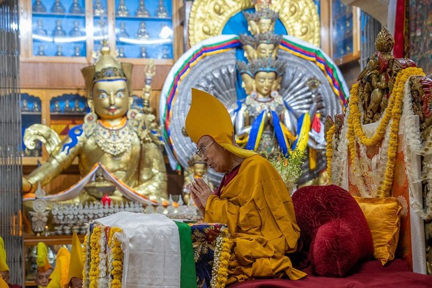རྒྱུད་གྲྭ་སྟོད་སྨད་སོགས་སྔགས་པ་གྲྭ་ཚང་ཁག་གིས་གཞུང་ཆེན་ལ་སློབ་གཉེར་བྱ་གལ་ཆེན་པོ་རེད་ཅེས།༧གོང་ས་མཆོག་གིས་རྒྱུད་གྲྭ་སྟོད་སྨད་ཀྱིས་བརྟན་བཞུགས་སྐབས་ལམ་སྟོན་ཕེབས་ཡོད་པ། རྒྱུད་གྲྭ་སྟོད་སྨད་སོགས་སྔགས་པ་གྲྭ་ཚང་ཁག་གིས་གཞུང་ཆེན་ལ་སློབ་གཉེར་བྱ་གལ་ཆེན་པོ་རེད་ཅེས།༧གོང་ས་མཆོག་གིས་རྒྱུད་གྲྭ་སྟོད་སྨད་ཀྱིས་བརྟན་བཞུགས་སྐབས་ལམ་སྟོན་ཕེབས་ཡོད་པ།
