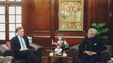 ཨ་རིའི་རྒྱལ་སྲུང་སློབ་སྟོན་པས་རྒྱ་གར་གྱི་སྲིད་བློན་དང་ཕྱི་སྲིད་བློན་ཆེན་བཅས་དང་མཇལ་འཕྲད་གནང་འདུག