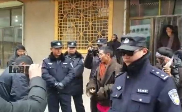 རྒྱ་ནག་ཉེན་རྟོག་པས་བོད་མི་སྨོན་ལམ་ལ་མཇལ་བར་བསྐྱོད་མཁན་ཚོར་དམ་དྲག་སྐབས། ༢༠༡༧།༢།༡༠