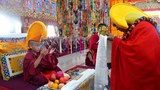 མོན་གྱི་བླ་མ་ལྷ་རྒྱལ་རིན་པོ་ཆེ་མཆོག་དགའ་ལྡན་ཚོགས་ཆེན་དུ་ཚོགས་ཆེན་སྤྲུལ་སྐུའི་ཆོས་བཞུགས་གནང་བ།