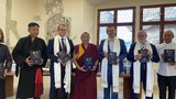 ཆེཀ་སྤྱི་མཐུན་རྒྱལ་ཁབ་ཀྱི་རྒྱལ་ཡོངས་དཔེ་མཛོད་དུ་སྨོན་ལམ་ཚིག་མཛོད་ཆེན་མོ་དེ། ཆེཀ་གཞུང་མང་ལ་ལེགས་སྐྱེས་སུ་ཕུལ་ཡོད་པ།