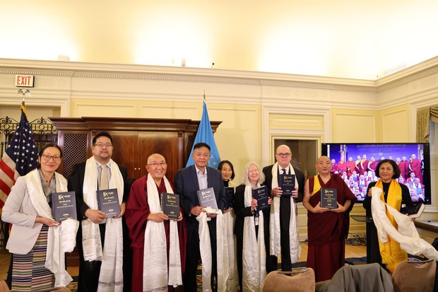 ཨ་རིའི་གྲོས་ཚོགས་ཀྱི་དཔེ་མཛོད་ཁང་ལ་སྨོན་ལམ་ཚིག་མཛོད་ཆེན་མོ་ལེགས་སྐྱེས་སུ་ཕུལ་སོང་། ཨ་རིའི་གྲོས་ཚོགས་ཀྱི་དཔེ་མཛོད་ཁང་ལ་སྨོན་ལམ་ཚིག་མཛོད་ཆེན་མོ་ལེགས་སྐྱེས་སུ་ཕུལ་སོང་།