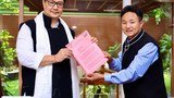 ༸གོང་ས་མཆོག་ལ་Bharat Ratnaའབུལ་དགོས་པའི་ཞུ་ཡིག་ཞིག་མོན་ཡུལ་མི་མང་ནས་རྒྱ་གར་གཞུང་ལ་ཕུལ་བ།