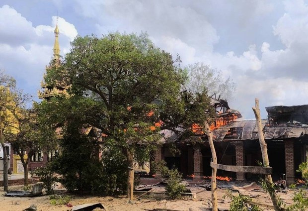 འབར་མའི་ལོ་གསར་སྲུང་བརྩི་སྐབས་དམག་གཞུང་གིས་གནམ་ཐོག་ནས་དྲག་རྒོལ་གྱིས་མི་ལྔ་རྐྱེན་ལམ་དུ་ཕྱིན་འདུག
