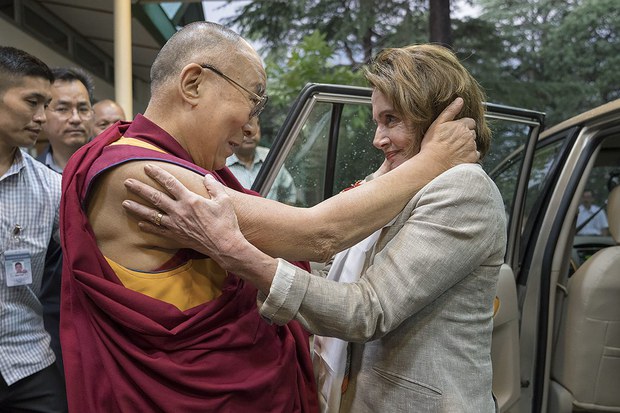 ༧གོང་ས་མཆོག་དང་ལྕམ་(Nancy Pelosi)མཆོག་རྣམ་གཉིས་མཇལ་འཕྲད་སྐབས། ༢༠༡༧།༥།༩