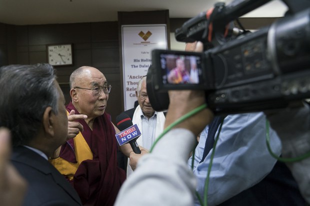 ༧གོང་ས་མཆོག་གིས་ལྡི་ལི་ནས་གསར་འགོད་པར་བཀའ་ལན་གནང་བཞིན་པ། ༢༠༡༧།༢།༨