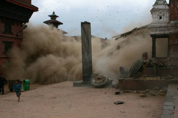 བལ་ཡུལ་ནང་ས་ཡོམ་གྱི་གོད་ཆག་བྱུང་སྐབས། ༢༠༡༥།༤།༢༥