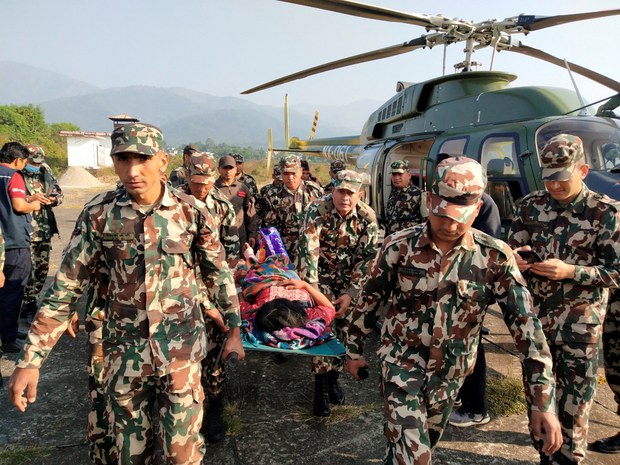 བལ་ཡུལ་བྱང་ནུབ་རྒྱུད་དུ་ས་ཡོམ་རྒྱུགས་ནས་ཉུང་མཐར་མི་གྲངས་༡༥༧སྲོག་སྐྱོན་དང་ད་དུང་མང་པོ་ཞིག་ལ་རྨས་སྐྱོན་བཟོས་ཡོད་འདུག