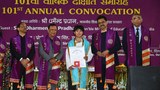 ངག་དབང་ལྷ་སྒྲོན་ལགས་སུ་ལྡི་ལིའི་གཙུག་ལག་སློབ་གཉེར་ཁང་ནས་ལུས་རྩལ་སློབ་སྦྱོང་གི་གསེར་གྱི་རྟགས་མ་ཐོབ་འདུག