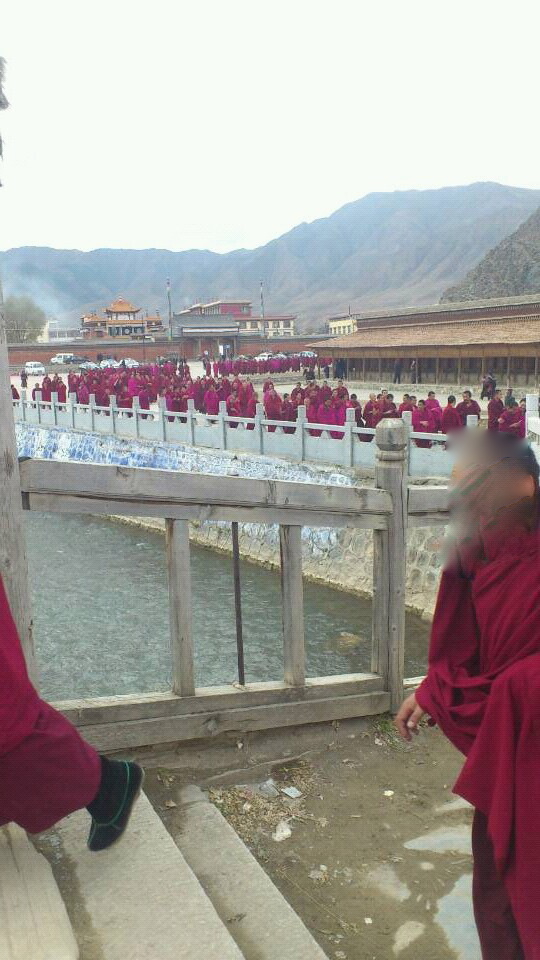 ས་གནས་དགེ་འདུན་པས་རྒྱབ་སྐྱོར།