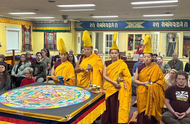 ཨ་རིའི་ནང་བྱང་ཆུབ་བྱམས་བརྩེའི་སྐོར་བསྐྱོད་ཞེས་བཙུན་མའི་སྐོར་བསྐྱོད་དང་པོ་གནང་བཞིན་འདུག ཨ་རིའི་ནང་བྱང་ཆུབ་བྱམས་བརྩེའི་སྐོར་བསྐྱོད་ཞེས་བཙུན་མའི་སྐོར་བསྐྱོད་དང་པོ་གནང་བཞིན་འདུག