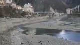 ཉག་ཆུ་གཙང་པོ་ཐོག་གློག་ཁང་རྒྱག་བཞིན་པས་ཉེ་འཁོར་གྱི་ཡུལ་མི་ཚོར་དཀའ་ངལ་འཕྲད་བཞིན་འདུག