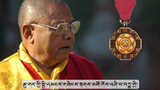 ཚེ་འདས་ལ་དྭགས་བླ་མ་བློ་བཟང་དམ་པ་ཁོང་ལ་རྒྱ་གར་གྱི་སྤྱི་དམངས་གཟེངས་རྟགས་མཐོ་ཤོས་གྲས་པདྨ་ཤྲི་ཐོབ་འདུག