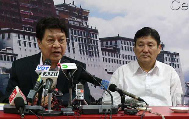ཕྱི་འབྲེལ་དྲུང་ཆེ་དྭགས་པོ་བསོད་ནམས་ནོར་བུ་ལགས་དང་དྲིལ་བསྒྲགས་དྲུང་ཆེ་བཀྲ་ཤིས་ཕུན་ཚོགས་ལགས་གཉིས། ༢༠༡༥།༤།༢༡ ཕྱི་འབྲེལ་དྲུང་ཆེ་དྭགས་པོ་བསོད་ནམས་ནོར་བུ་ལགས་དང་དྲིལ་བསྒྲགས་དྲུང་ཆེ་བཀྲ་ཤིས་ཕུན་ཚོགས་ལགས་གཉིས། ༢༠༡༥།༤།༢༡