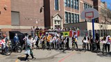པཎ་ཆེན་རིན་པོ་ཆེའི་ཡང་སྲིད་གློད་གྲོལ་ཡོང་ཆེད་ཁེ་ཎ་ཌའི་ནང་བོད་མི་ཚོས་རྐང་འཁོར་སྐོར་བསྐྱོད་ཀྱི་ལས་འགུལ་སྤེལ་འདུག